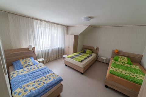 Zimmer mit zwei Einzelbetten